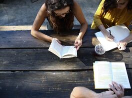 Top 10 Cărți pentru adolescenți de 15, 16, 17 și 18 ani carti young adults carti adolescenti